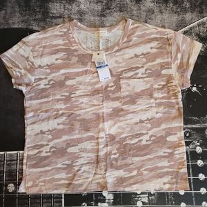 NWT Ultra Flirt NY LA camo print t-shirt